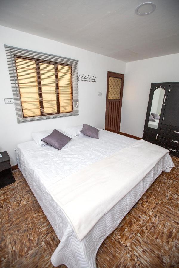 Komodo Alojamiento: Centro Histórico Hostal con Wi-Fi y Baño Privado Popayan Exterior photo