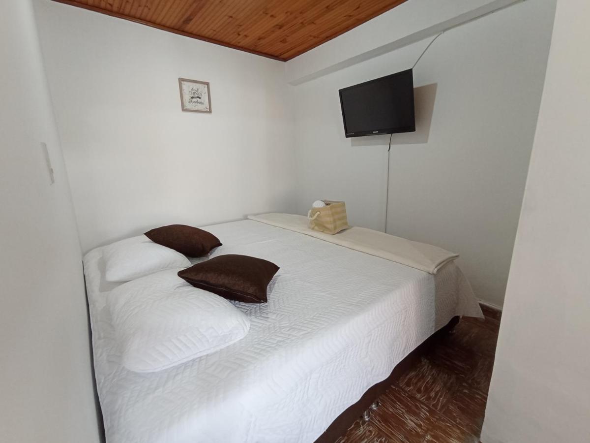 Komodo Alojamiento: Centro Histórico Hostal con Wi-Fi y Baño Privado Popayan Exterior photo