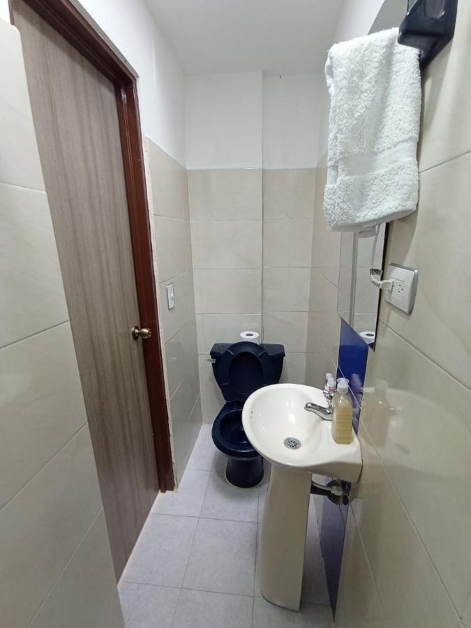 Komodo Alojamiento: Centro Histórico Hostal con Wi-Fi y Baño Privado Popayan Exterior photo