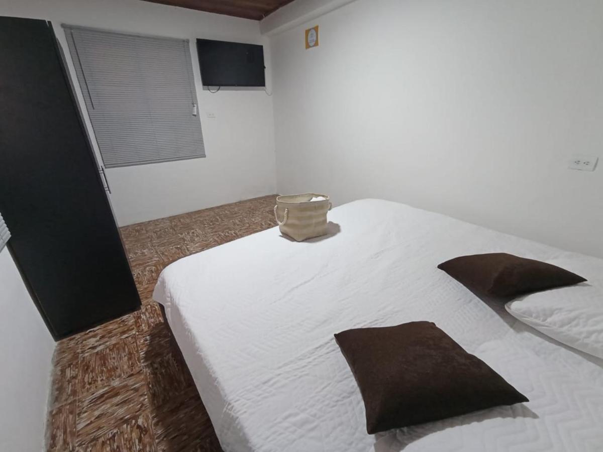 Komodo Alojamiento: Centro Histórico Hostal con Wi-Fi y Baño Privado Popayan Exterior photo