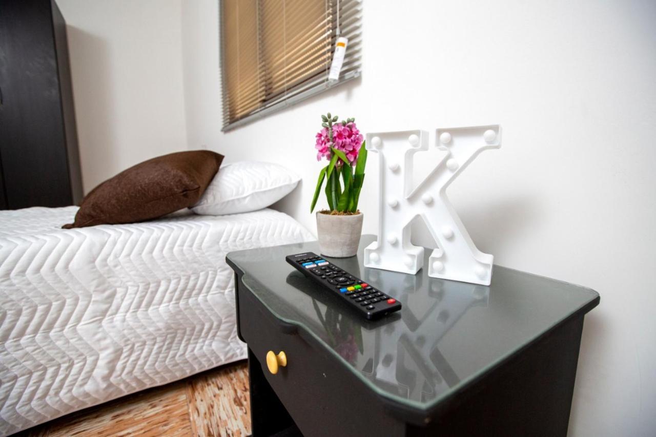 Komodo Alojamiento: Centro Histórico Hostal con Wi-Fi y Baño Privado Popayan Exterior photo