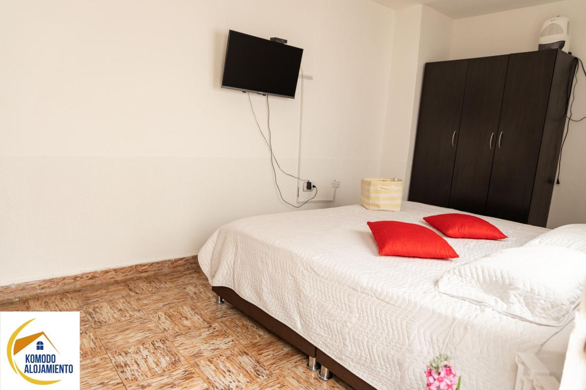 Komodo Alojamiento: Centro Histórico Hostal con Wi-Fi y Baño Privado Popayan Exterior photo