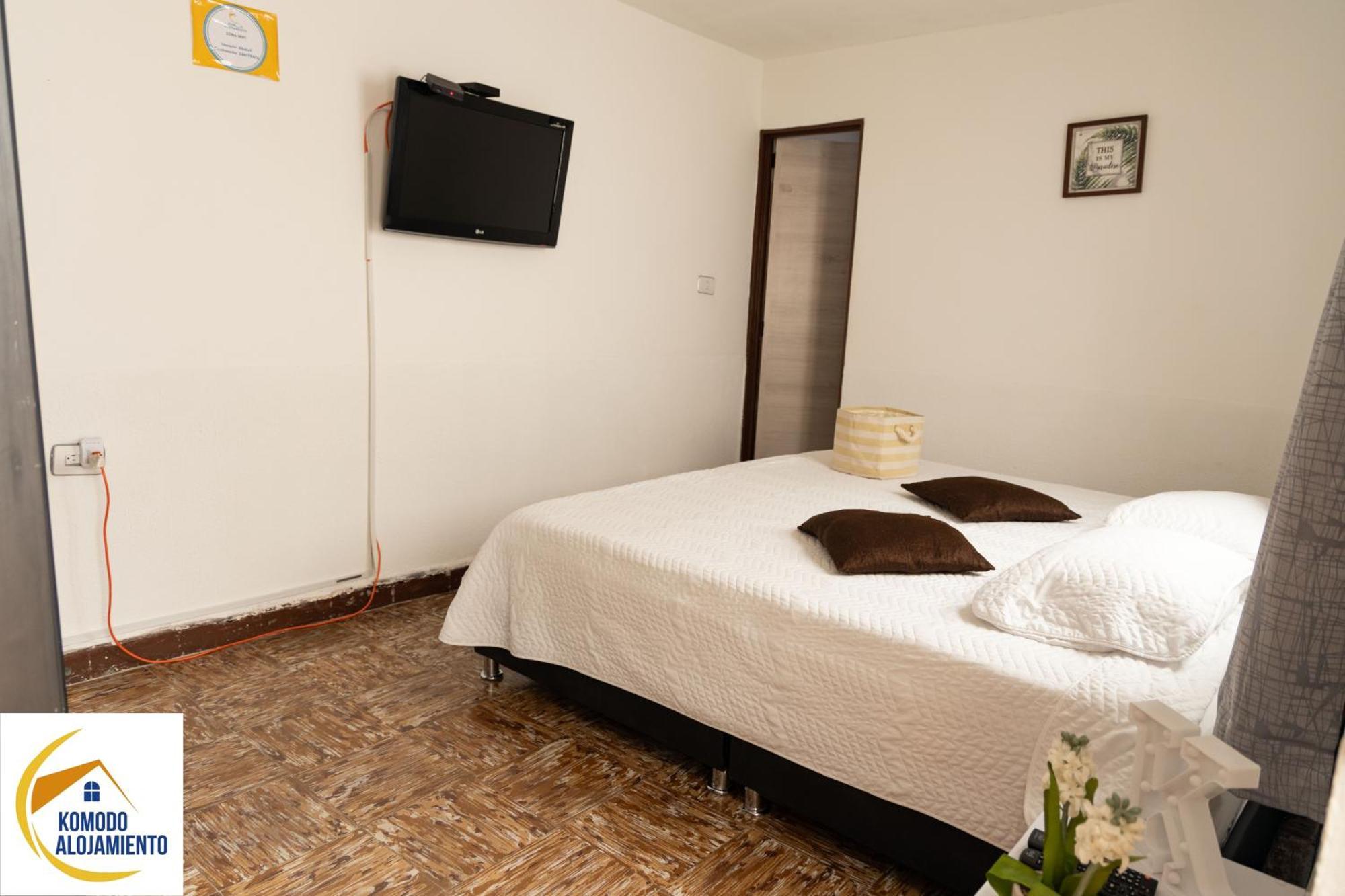 Komodo Alojamiento: Centro Histórico Hostal con Wi-Fi y Baño Privado Popayan Exterior photo