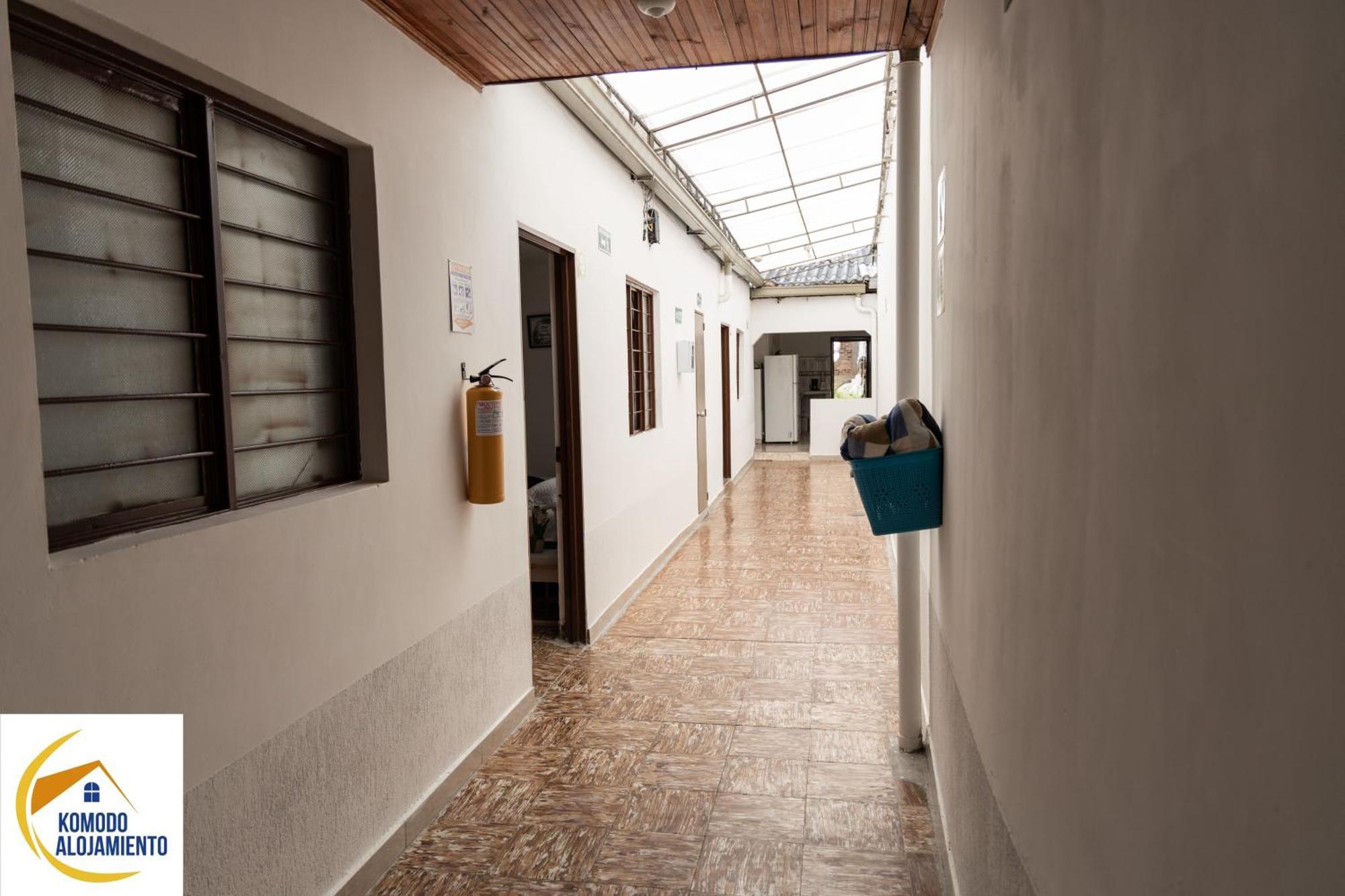 Komodo Alojamiento: Centro Histórico Hostal con Wi-Fi y Baño Privado Popayan Exterior photo