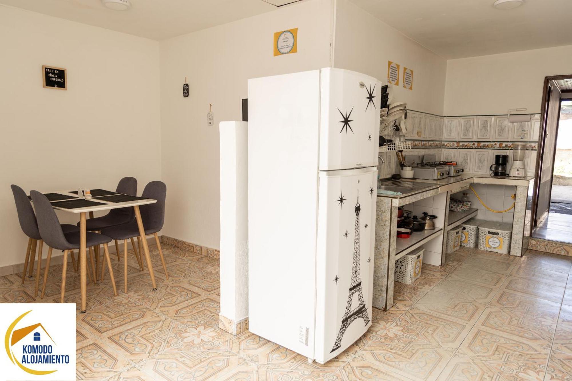 Komodo Alojamiento: Centro Histórico Hostal con Wi-Fi y Baño Privado Popayan Exterior photo