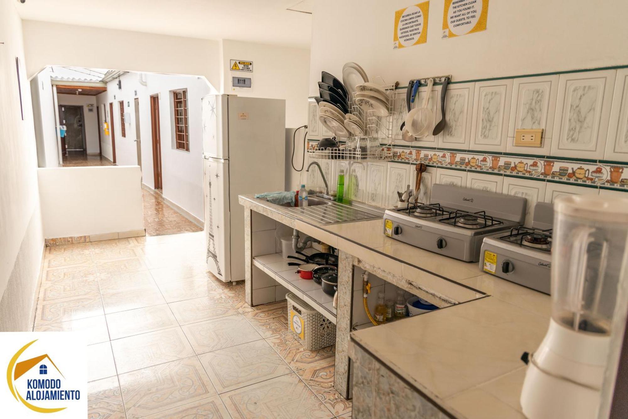 Komodo Alojamiento: Centro Histórico Hostal con Wi-Fi y Baño Privado Popayan Exterior photo